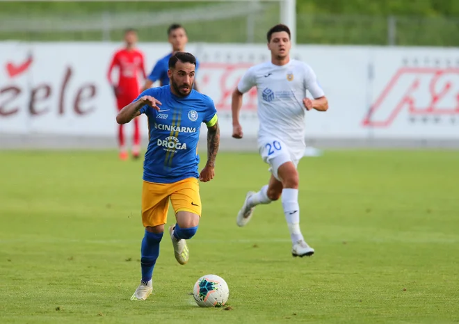 Mitja Lotrič je postal najboljši nogometaš sezone 2019/20. FOTO: Jože Suhadolnik