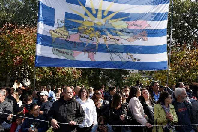 Lanske proteste grške opozicije in klerikov proti sporazumu z Makedonijo so zaznamovali spopadi protestnikov s policijo: FOTO: Alexandros Avramidis/Reuters