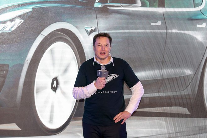 Šef Tesle Elon Musk pravi, da si predvsem želi doseči večjo množičnost in cenovno bolj dostopne avtomobile.<br />
FOTO: Str/AFP