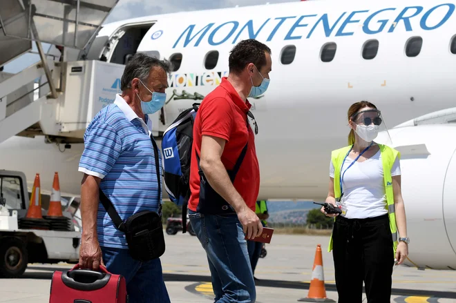 Letalski prevoznik Montenegro Airlines je zaradi pandemije utrpel že za 15,1 milijona evrov izgube. Foto: Savo Prelevic/Afp