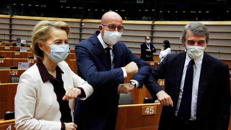 Fotografija: Predsednica evropske komisije Ursula von der Leyen, predsednik evropskega sveta Charles Michel in predsednik evropskega parlamenta David-Maria Sassoli. Foto: Reuters