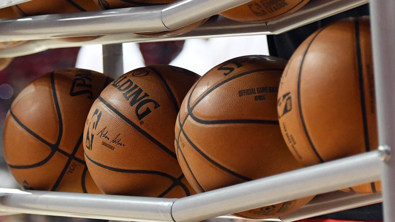 Fotografija: Košarkarske žoge bodo še lep čas mirovale pred prvimi tekmami v ligi ABA. FOTO: Ethan Miller/AFP