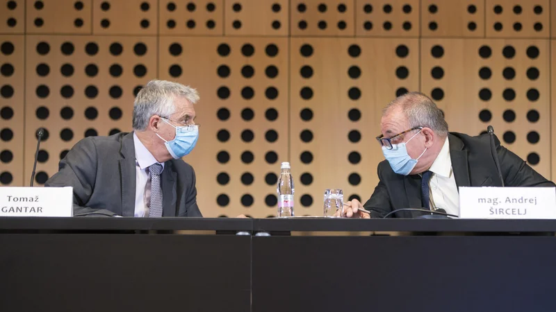 Fotografija: Minister za finance Andrej Šircelj se je strinjal, da rezi v porabo ne bodo linearni in enaki za vse, zlasti v resorju zdravstvenega ministra Tomaža Gantarja ne. FOTO: Jure Eržen