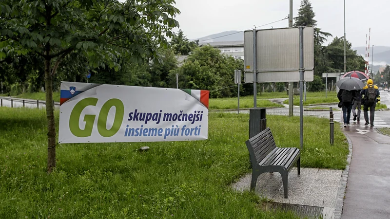 Fotografija: Že več kot mesec dni javnost ni dobila pojasnila o vojaškem incidentu ob italijanski meji. Foto BlaŽ Samec/Delo