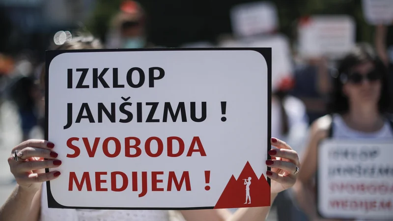 Janšizem pomeni obvladovanje medijev in poneumljanje gledalcev. Foto Uroš Hočevar/Delo