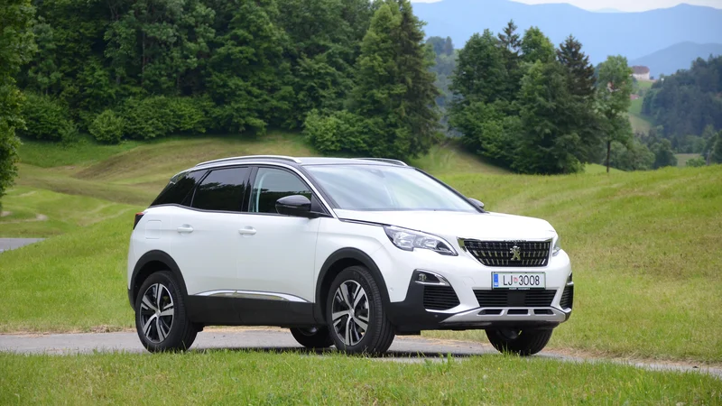 Fotografija: Peugeot 3008 je nekje na sredini svoje generacijske kariere, tudi po štirih letih deluje dobro. FOTO: Gašper Boncelj