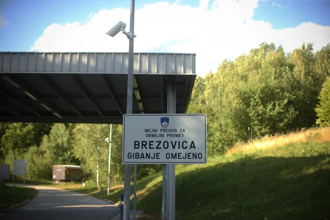 Vas in mejni prehod Brezovica. Foto Jure Eržen/Delo