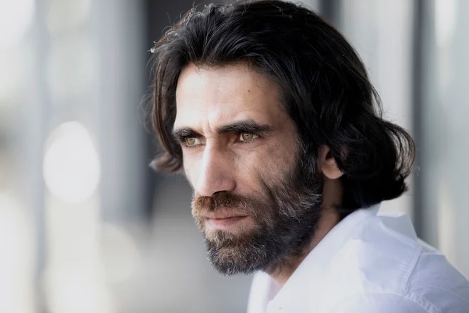 Behrouz Boochani po prihodu na Novo Zelandijo Foto Stringer/Reuters