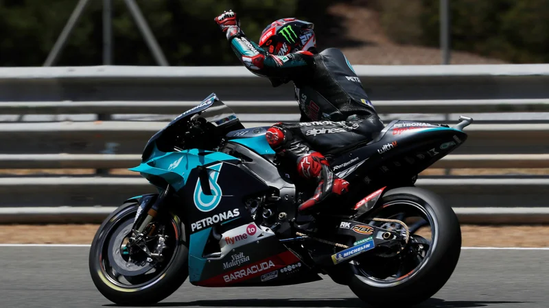 Fotografija: Fabio Quartararo se je takole veselil najboljšega dosežka v kvalifikacijah za veliko nagrado Andaluzije. FOTO: Jon Nazca/Reuters