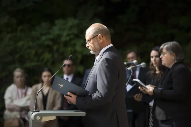 Alojz Kovšca med govorom na spominski slovesnosti pri Ruski kapelici. FOTO: Jure Eržen/Delo