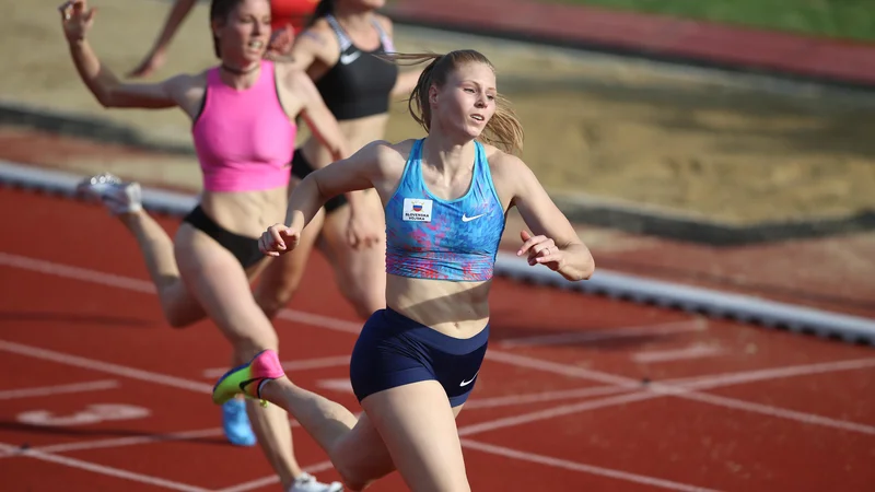 Fotografija: Maja Mihalinec je bila nepremagljiva na 100 m, v nedeljo jo čaka boj na dvakrat daljši razdalji. FOTO: Tadej Regent/Delo