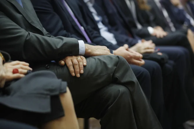 Za kakšen spodbuden preobrat so nam potrebne strokovne, znanstvene, politične, upravljavske, osebnostne in še kakšne druge avtoritete, ki jih med nami ni veliko ni ali pa se nočejo izpostavljati, jih ne prepoznamo. Foto Leon Vidic/Delo