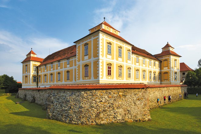 Grad iz 18. stoletja je največja znamenitost Slovenske Bistrice. FOTO: Dokumentacija Dela