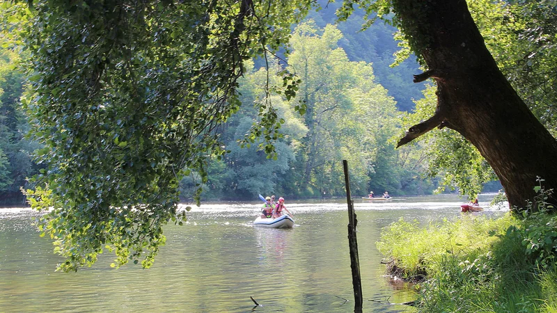 Fotografija: Vodni športi so sestavni del letovanja v Kolpski dolini. FOTO: Simona Fajfar