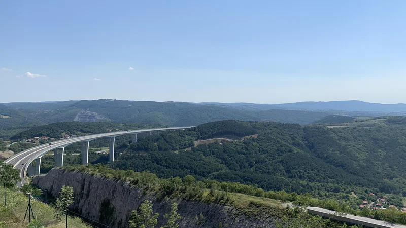 Fotografija: Spektakularni pogled na črnokalski viadukt. FOTO: Blaž Kondža
