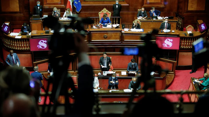 Fotografija: Za podaljšanje izrednih razmer je glasovalo 157 italijanskih senatorjev. FOTO: Remo Casilli/Reuters