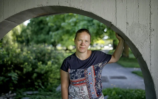 Dr. Tina Bilban je raziskovalka na Inštitutu Nove revije, zavodu za humanistiko, in samozaposlena v kulturi kot literarna kritičarka. Foto Blaz Samec