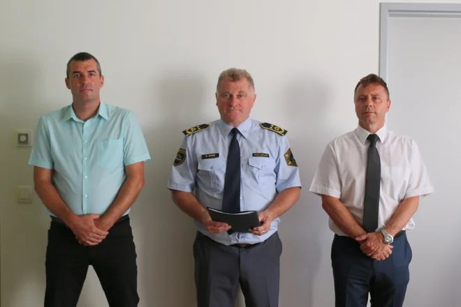 Novi v. d. direktorja NPU Uroš Lepoša, v. d. generalnega direktorja policije Andrej Jurič in dosedanji vodja NPU Igor Lamberger FOTO: Policija