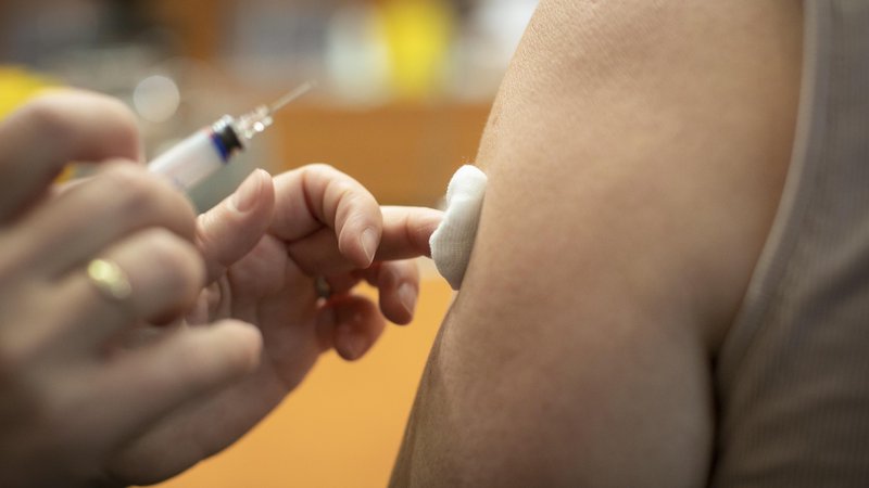 Fotografija: Ministrstvo za zdravje zbira podatke za načrtovanje količine cepiva. FOTO: Voranc Vogel/Delo