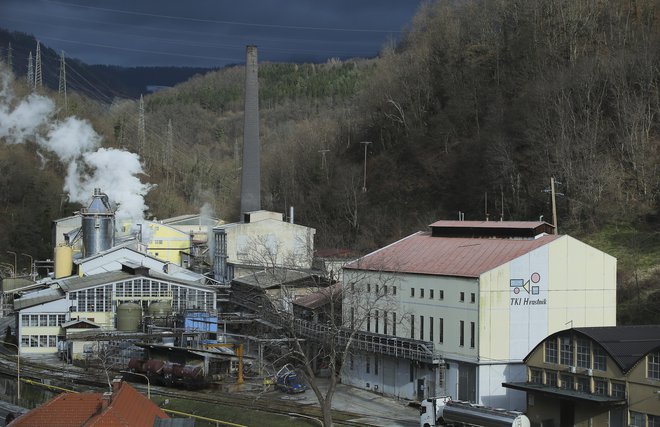 TKI Hrastnik je leta 2018 v zrak emitirala osem ton onesnažil, največ dušikovih oksidov. FOTO: Jože Suhadolnik/Delo