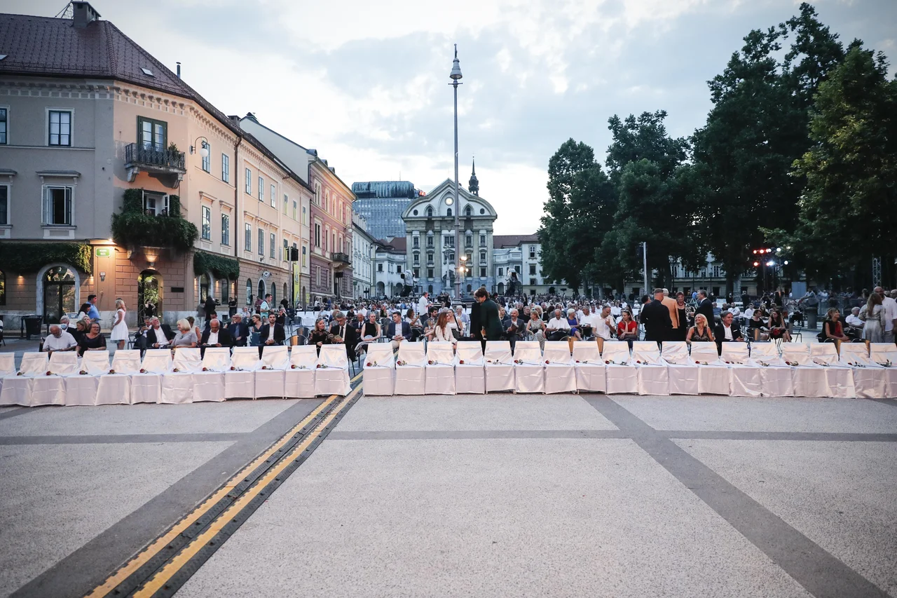 Fotografija: Za ogled spletnega prenosa kulturnih vsebin je pripravljenih plačati 33,15 odstotka anketiranih, 29,63 odstotka jih ni pripravljeno plačati, neodločenih pa je 37,22 odstotka. FOTO: Uroš Hočevar/Delo