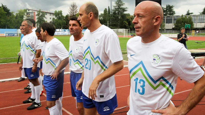 Fotografija: Mladen Rudonja (desno) je mož, ki v nogometnih krogih nima veliko sovražnikov, je prijeten in hvaležen sogovornik FOTO: Marko Feist/Delo