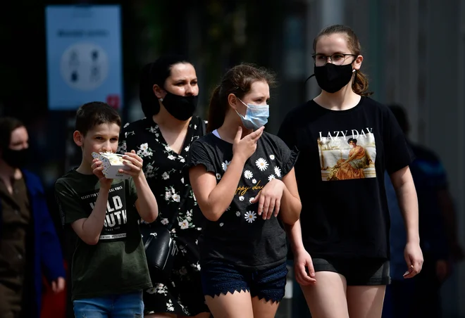 V ozadju poostritve je želja, da bi čimprej usmerili krivuljo okužb navzdol, se ognili drastičnim ukrepom in zaprtju večjih razsežnosti. Foto: John Thys/Afp