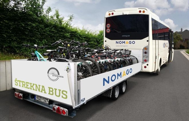Štrekna bus je trideset sedežni avtobus s prikolico za šestnajst koles. FOTO: Strekna.si