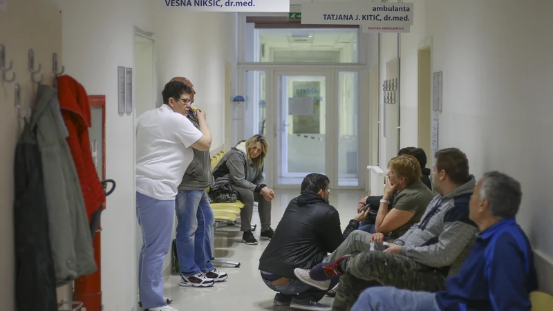 Fotografija: Čakalne sezname je bilo treba po epidemiji prevetriti. FOTO: Suhadolnik Jože/Delo