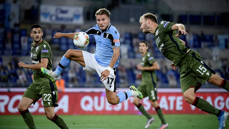 Fotografija: Sijajno sezono bi lahko Ciro Immobile zaokrožil s strelskim rekordom, zlati čevelj za najboljšega strelca v Evropi pa je že v njegovih rokah. FOTO: Filippo Monteforte/AFP