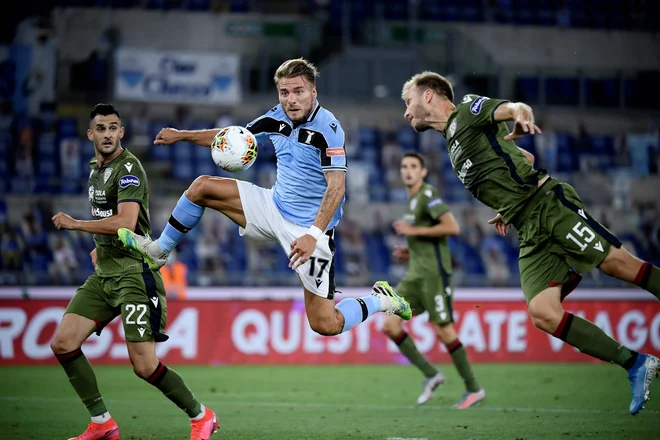 Sijajno sezono bi lahko Ciro Immobile zaokrožil s strelskim rekordom, zlati čevelj za najboljšega strelca v Evropi pa je že v njegovih rokah. FOTO: Filippo Monteforte/AFP
