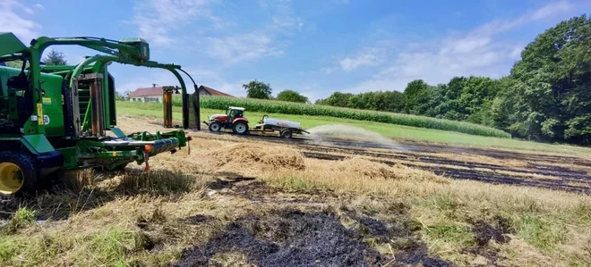 Požar se je z balirke razširil še na njivo. FOTO: PGD Gornja Radgona