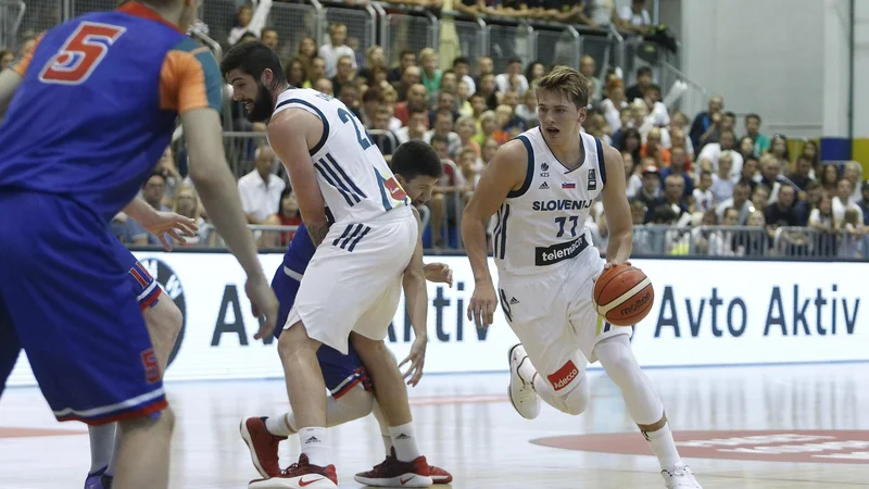 Fotografija: 30. julija 2017 je Luka Dončić odigral prvo tekmo v slovenskem dresu v Rogaški Slatini, letos ga šele čaka glavni del lige NBA. FOTO Leon Vidic