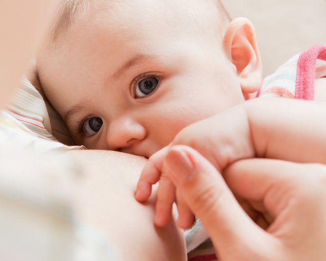 Nosečnice se zdaj bolj kot včasih zavedajo, da je dojenje najboljša izbira za mamo in otroka. FOTO: Shutterstock