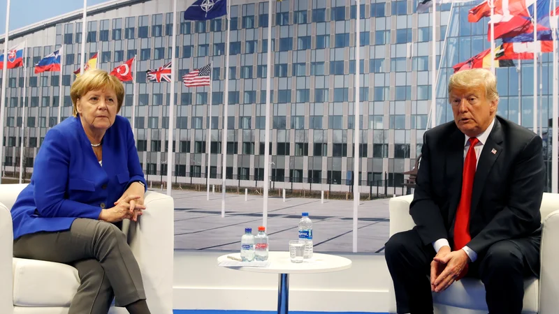 Fotografija: Predsednik Trump in kanclerka Angela Merkel julija 2018 v Bruslju. Foto Kevin Lamarque Reuters Pictures