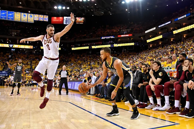 Kevin Love (v belem dresu) je eden prvih košarkarjev v ligi NBA, ki so javno spregovorili o boju z depresijo. FOTO: Kyle Terada/USA Today Sports