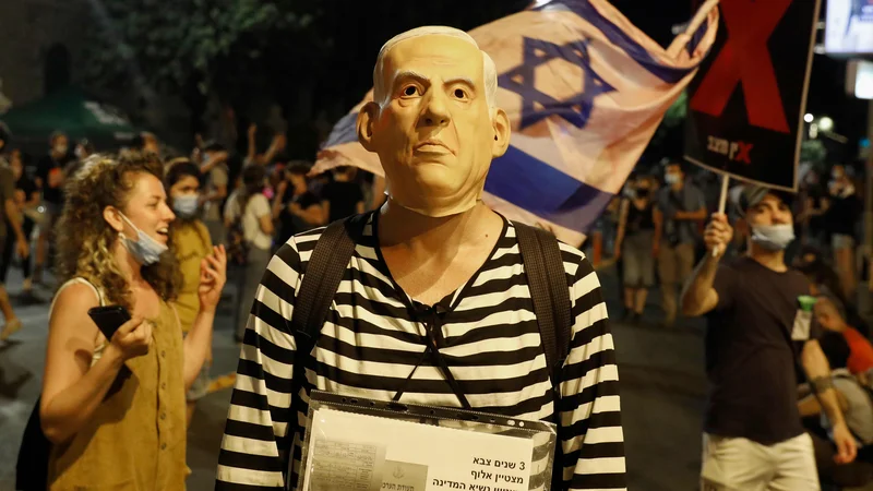 Fotografija: Protesti v Izraelu – sprva v liberalnem Tel Avivu, zdaj pa vse bolj tudi v Jeruzalemu – s kratkimi prekinitvami potekajo že poldrugi mesec. FOTO: Ahmad Gharabli/AFP