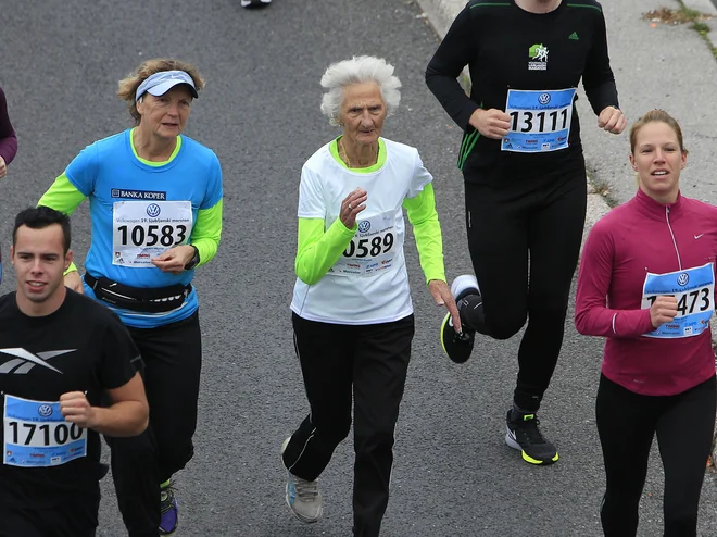 Zadnjih deset kilometrov na ljubljanskih maratonih.Foto Leon Vidic/Delo