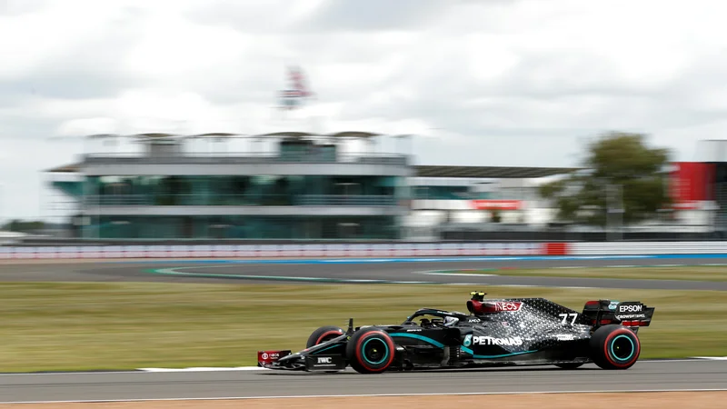 Fotografija: Mercedesov voznik Valtteri Bottas med zadnjih treningom. FOTO: Andrew Boyers Reuters