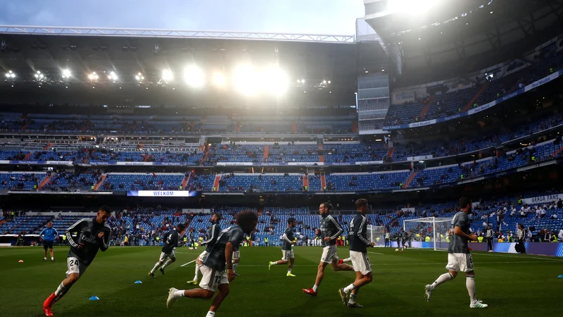 Fotografija: Realov štadion Santiago Bernabeu po pandemiji koronavirusa klubu seveda ne prinaša načrtovanih prihodkov. FOTO: Juan Medina/Reuters