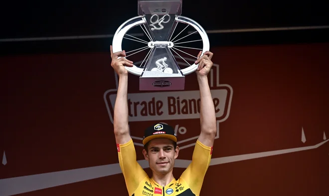Belgijec, trikratni svetovni prvak v ciklokrosu, je izkušnje iz te kolesarske discipline znal uporabiti na toskanskih makadamskih cestah. FOTO: Marco Bertorello/AFP