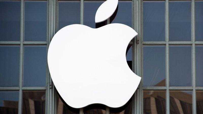 Fotografija: Na prvem mestu ostaja Apple z vrednostjo 241,2 milijarde dolarjev. FOTO: Josh Edelson/Afp