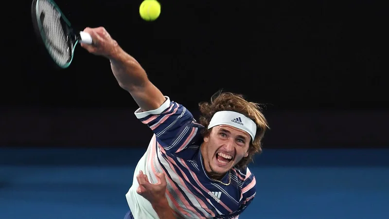 Fotografija: Nemški igralec Alexander Zverev ni vesel, da bo odprto prvenstvo ZDA potekalo kljub pandemiji, vendar še ne razmišlja o odpovedi nastopa.FOTO: Manan Vatsyayana/AFP