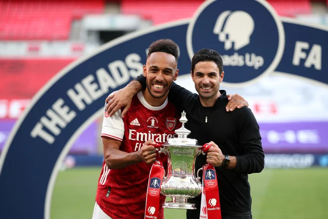 Glavna aduta Arsenala: dvakratni strelec Pierre-Emerick Aubameyang in trener Mikel Arteta. FOTO: Adam Davy/AFP