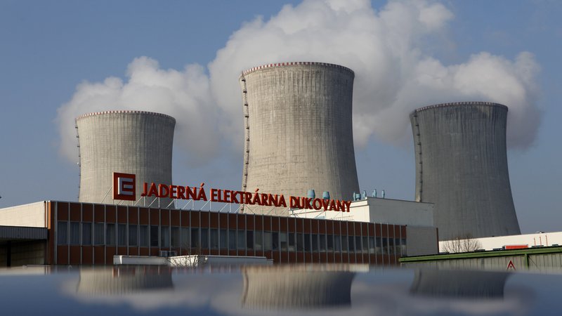 Fotografija: Na Češkem nameravajo posodobiti jedrsko elektrarno Dukovany. FOTO: Petr Josek/Reuters