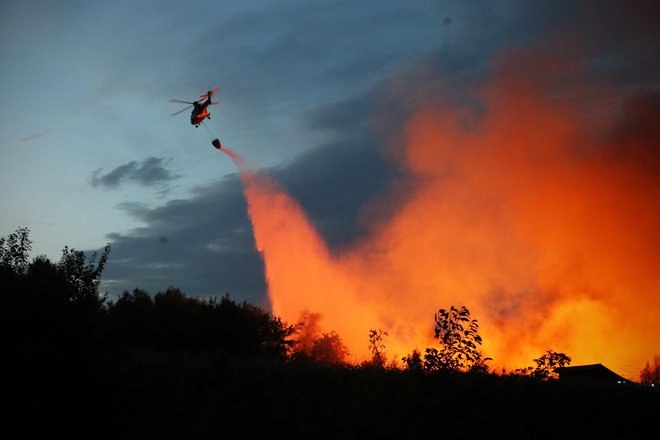 Med novejšimi gasilskimi tehnologijami je tako imenovano odpihovanje plamenov. FOTO: Jure Eržen/Delo