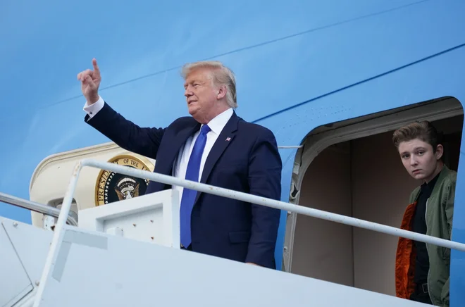 Trumpa od inavguracije dalje spremljajo sporočila z oznako <em>#SaveBarron. </em>Foto Kevin Lamarque/Reuters