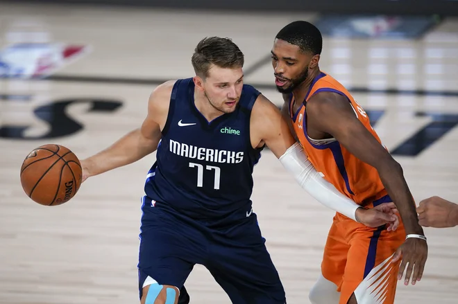Luka Dončić se je tudi v končnici tekme trudil s prodori in iskal koš, toda Dallasu to ni pomagalo do nove zmage. FOTO: Ashley Landis/USA Today Sports