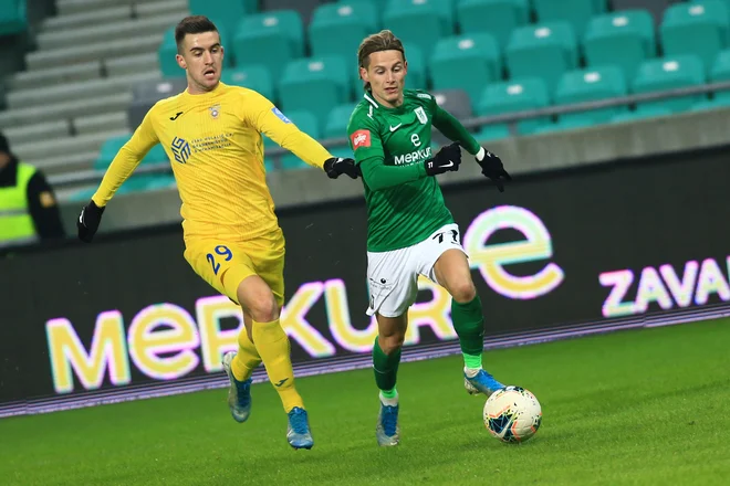 Stefan Savić je v sezoni 2019/20 nosil dres Olimpije na 35 tekmah državnega prvenstva. FOTO: Tomi Lombar