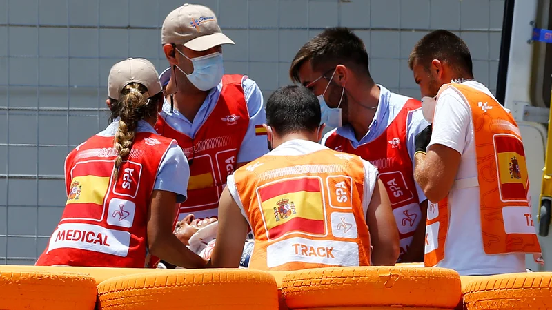 Fotografija: Marc Marquez se je poškodoval na uvodni dirki v Jerezu. FOTO: Marcelo Del Pozo/Reuters